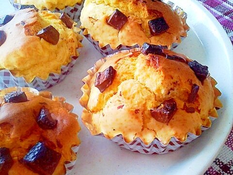 懐かしい香りと食感☆チョコ乗せカップケーキ